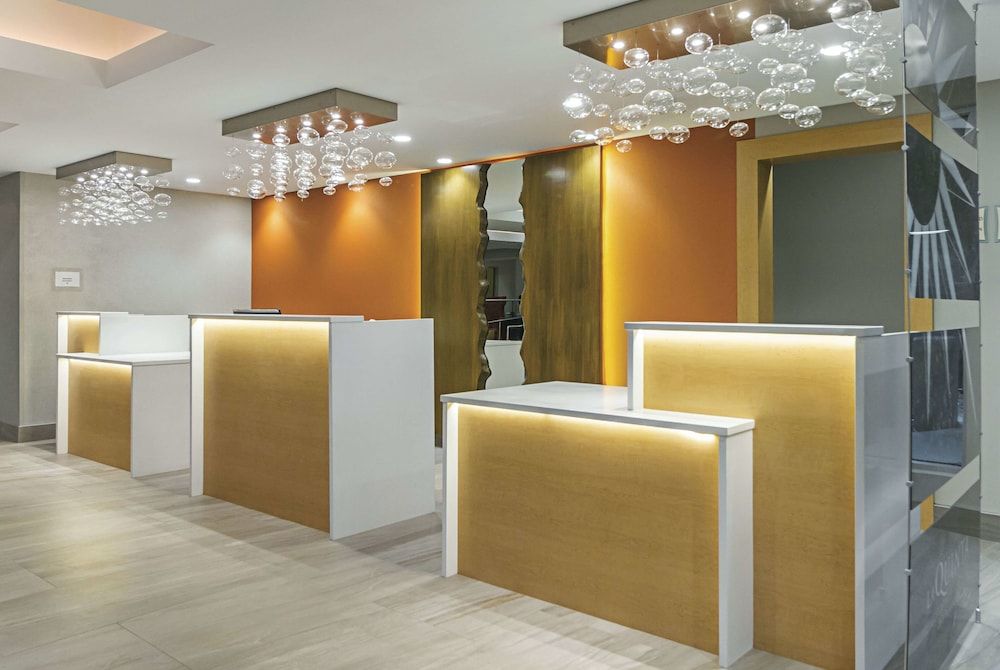 La Quinta by Wyndham Orange County Airport 3