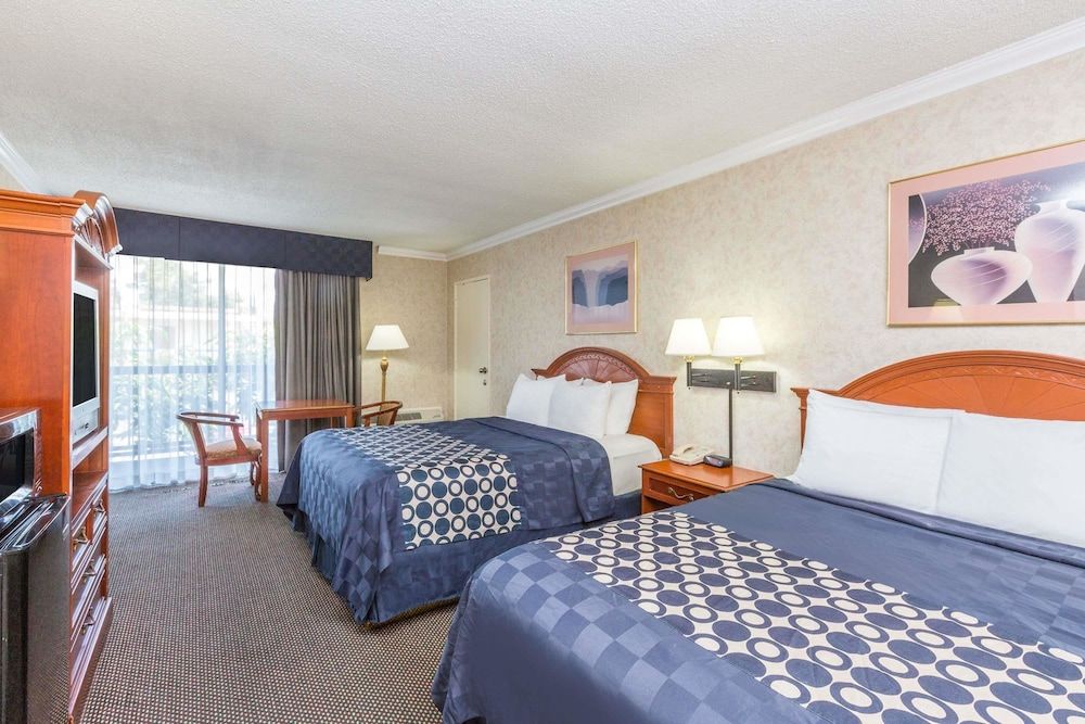 Days Inn by Wyndham Los Angeles LAX/VeniceBch/Marina DelRay 3 Days Inn by Wyndham Los Angeles LAX/VeniceBch/Marina DelRay 3
