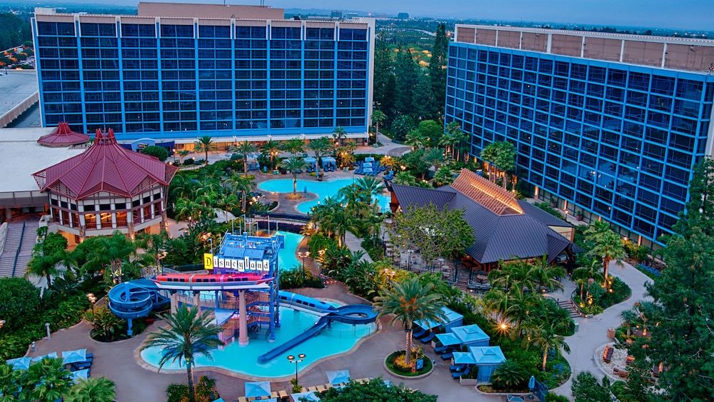 Disneyland Hotel 1