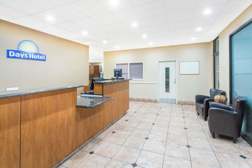 Days Hotel by Wyndham Oakland Airport-Coliseum 2