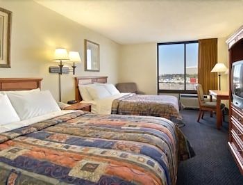 Days Hotel by Wyndham Oakland Airport-Coliseum 3