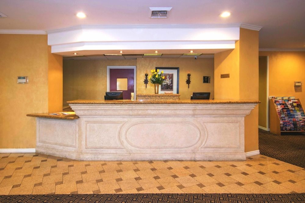 Oakland Airport Executive Hotel 2