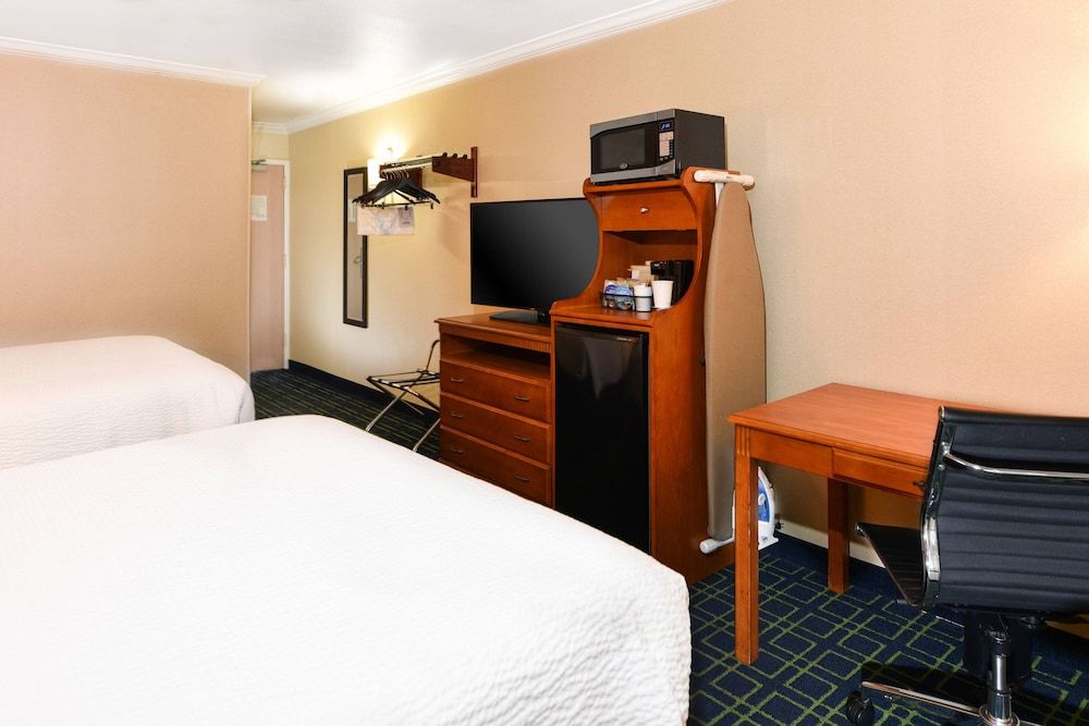 SureStay Hotel by Best Western Ontario Airport 3