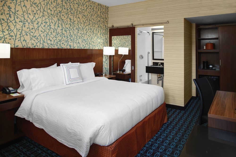 Fairfield Inn & Suites Los Angeles LAX/El Segundo 2 Fairfield Inn & Suites Los Angeles LAX/El Segundo 2