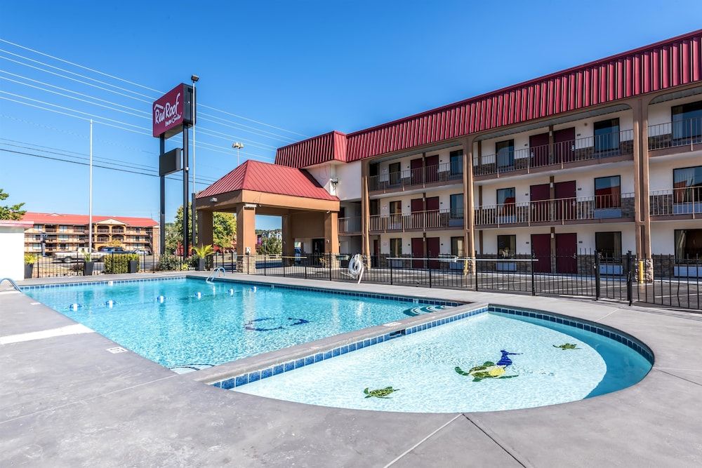 Red Roof Inn & Suites Pigeon Forge - Parkway 2 estrellas en Pigeon Forge