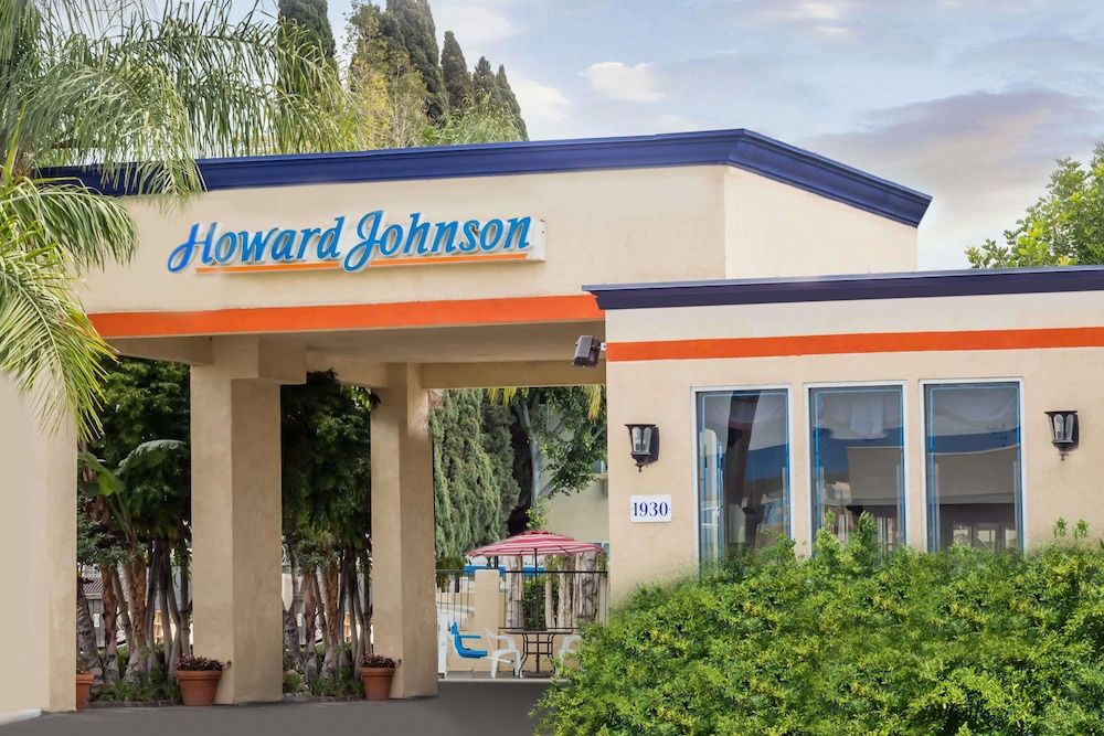 Howard Johnson Hotel & Suites by Wyndham Orange 2 estrelas em Orange