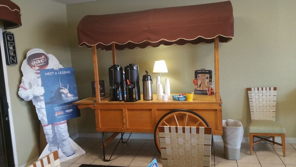 Days Inn by Wyndham Cocoa Cruiseport West At I-95 2