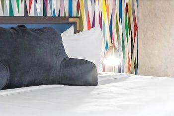 Signature Anaheim Maingate 3