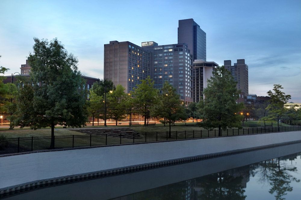 Park Inn by Radisson Hotel Toledo, OH 1