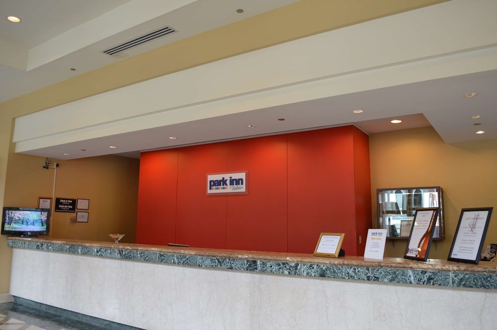 Park Inn by Radisson Hotel Toledo, OH 3