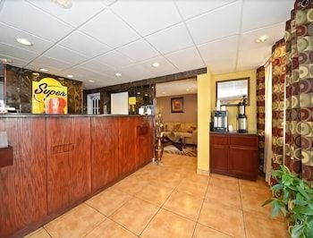 Super 8 by Wyndham El Paso Airport 2