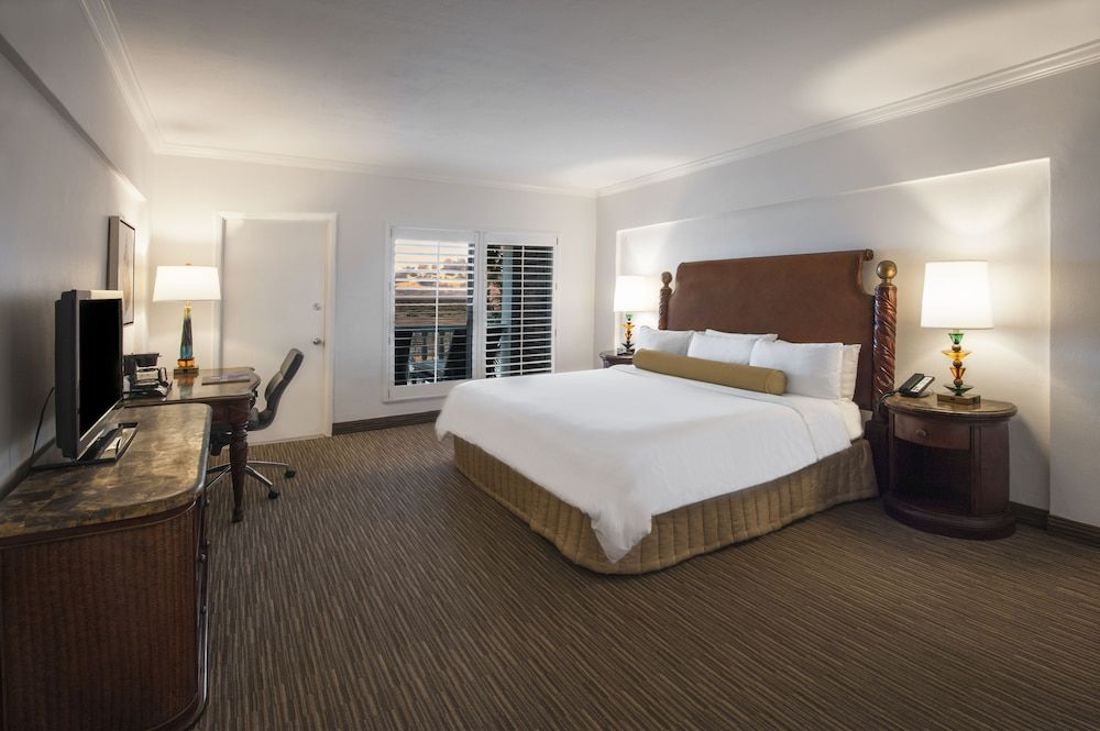 Beachcomber Oceanfront Resort & Villas 2