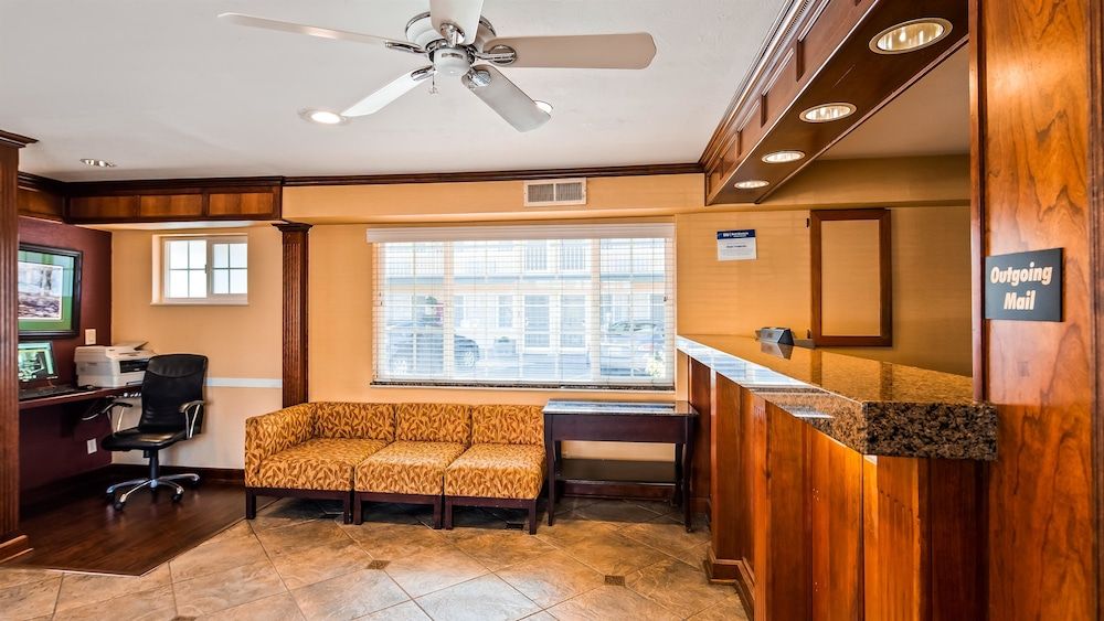 Best Western Town House Lodge 2