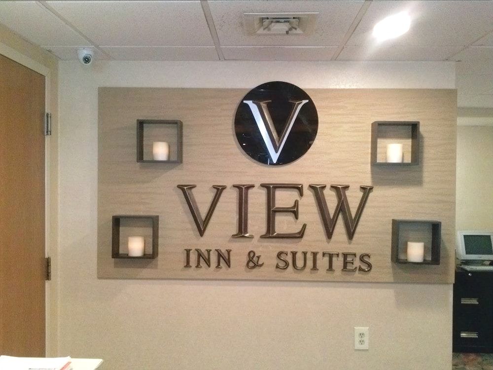 The View Inn & Suites 3