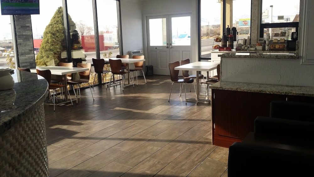 Super 8 by Wyndham Wendover 3