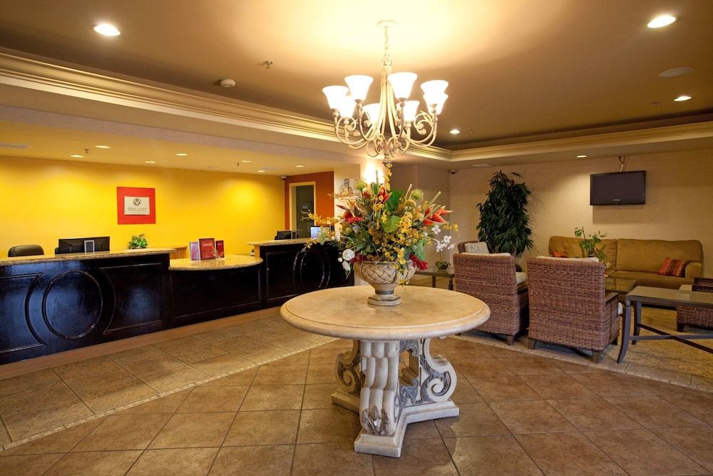 Red Lion Inn & Suites Cathedral City 2