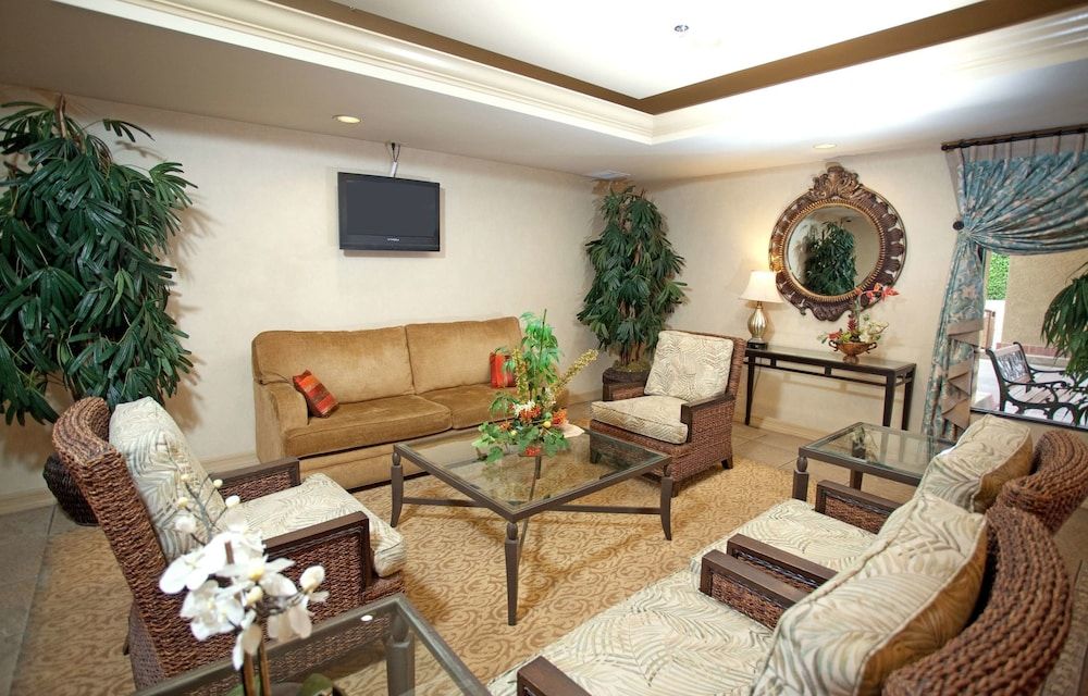 Red Lion Inn & Suites Cathedral City 3