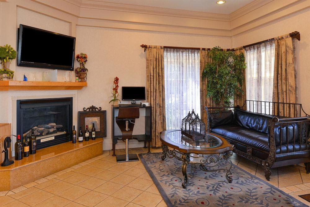 Napa Valley Hotel & Suites 3