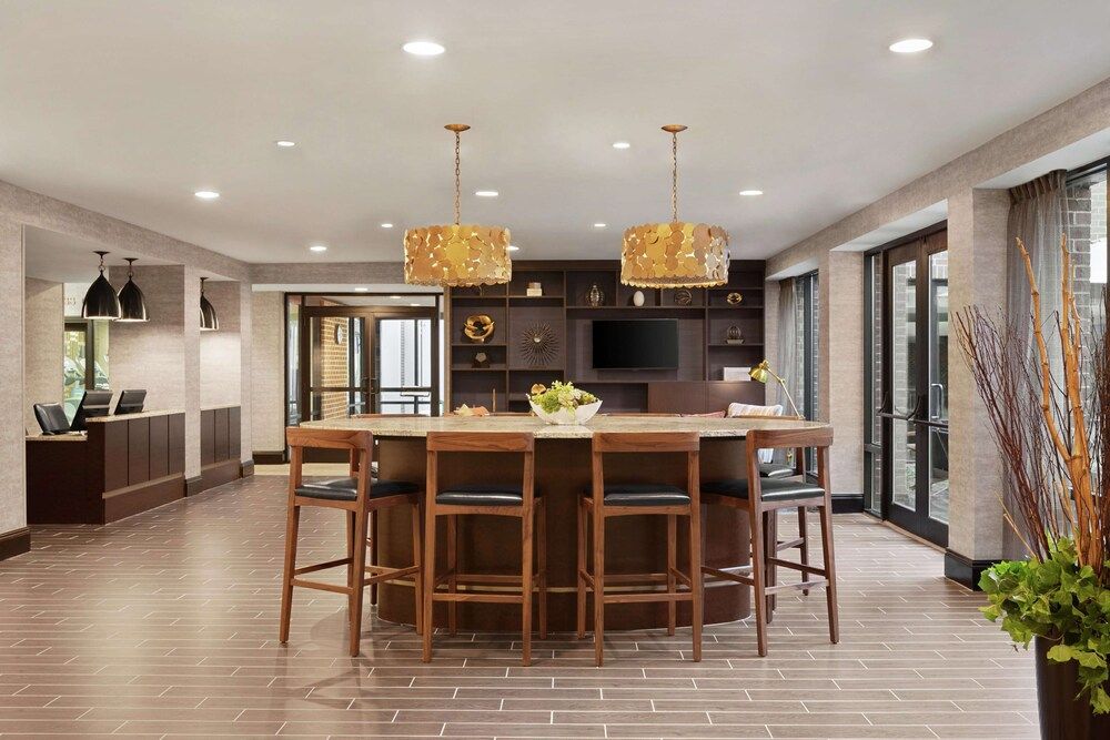 Doubletree by Hilton McLean Tysons 3