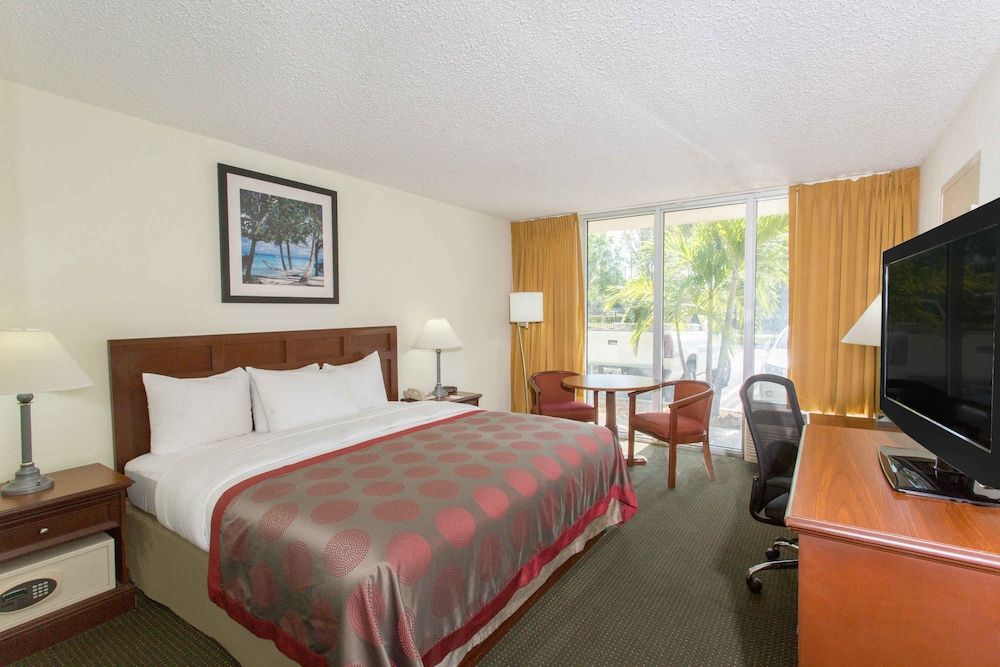 Ramada by Wyndham Hialeah/Miami Airport North 3
