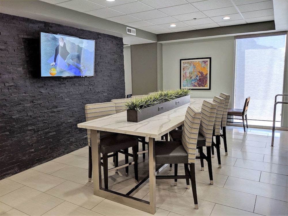 Best Western Plus Commerce Hotel 2