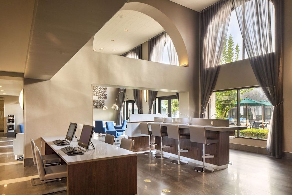 Doubletree by Hilton Newark - Fremont 2