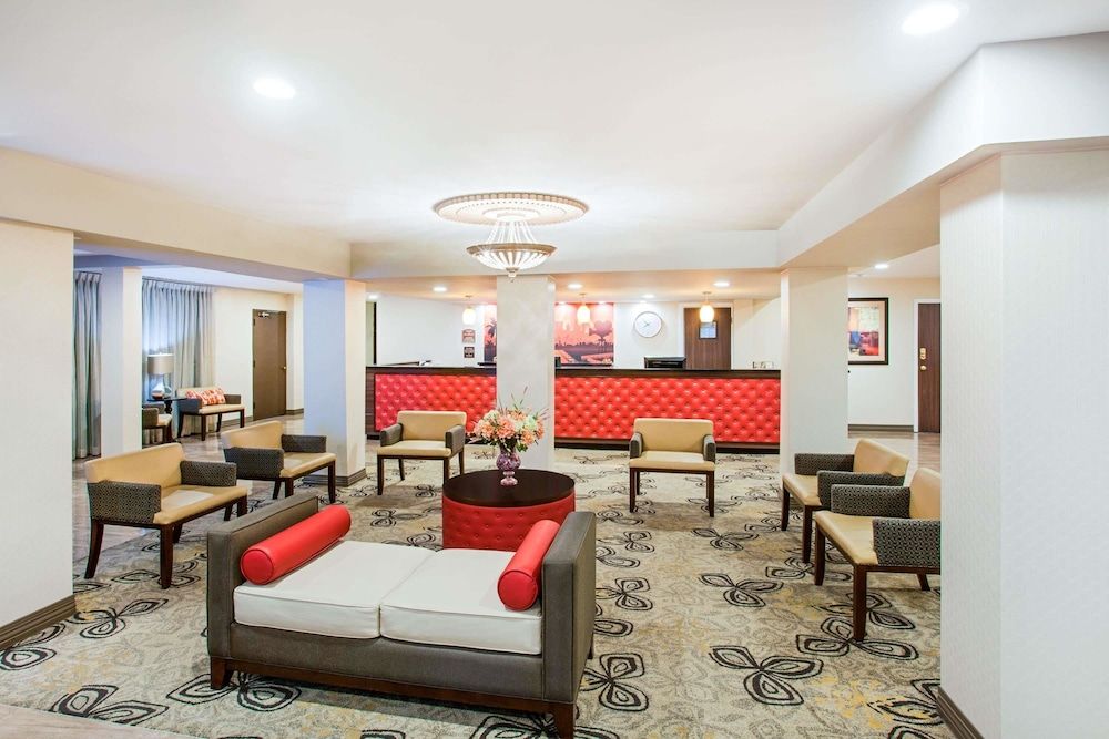 Ramada by Wyndham Burbank Airport 2
