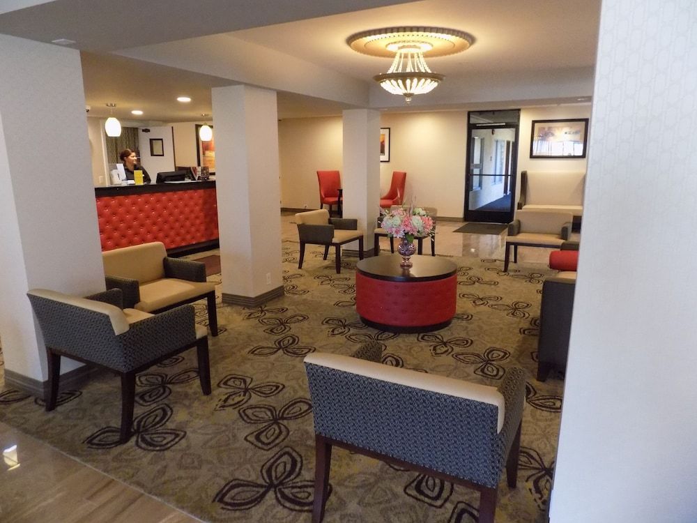 Ramada by Wyndham Burbank Airport 3