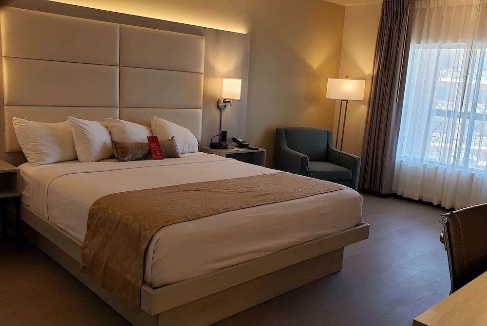 Ramada by Wyndham Burbank Airport 4 estrelas em Burbank