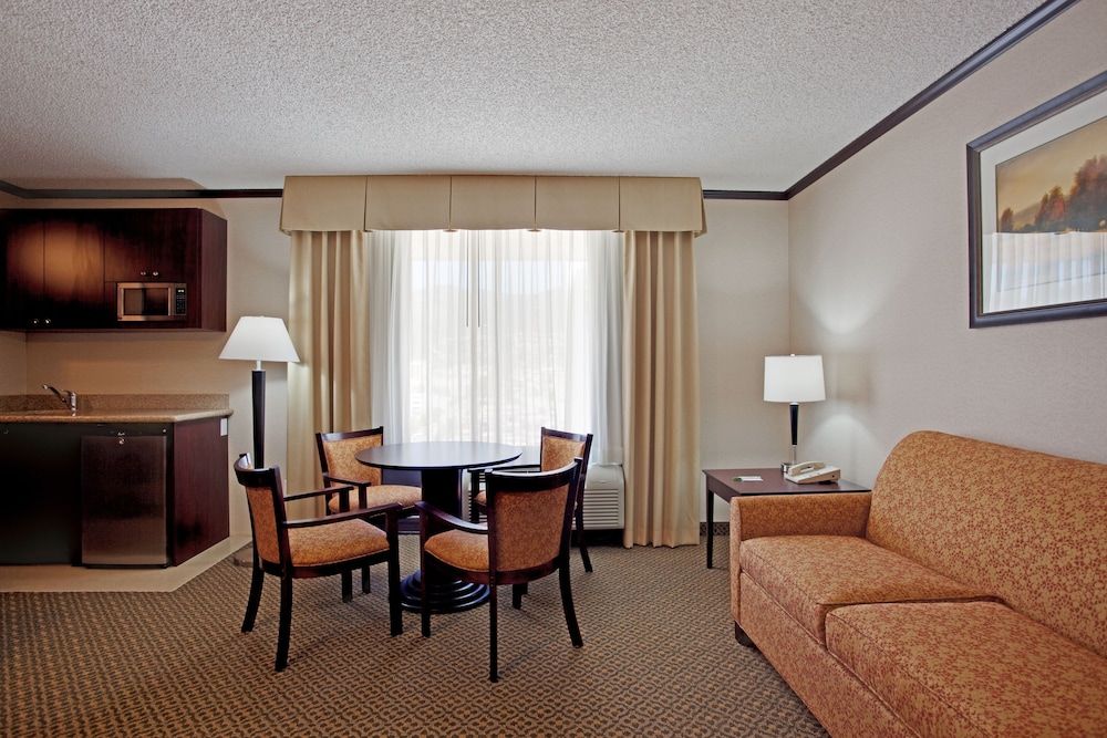 Holiday Inn Burbank-Media Center 2