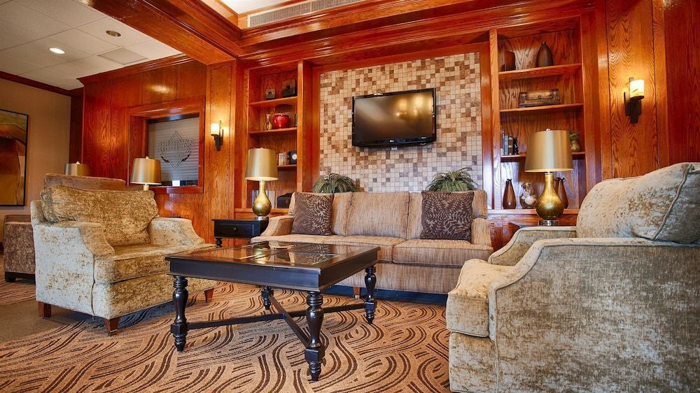 Best Western Plus North Haven Hotel 2