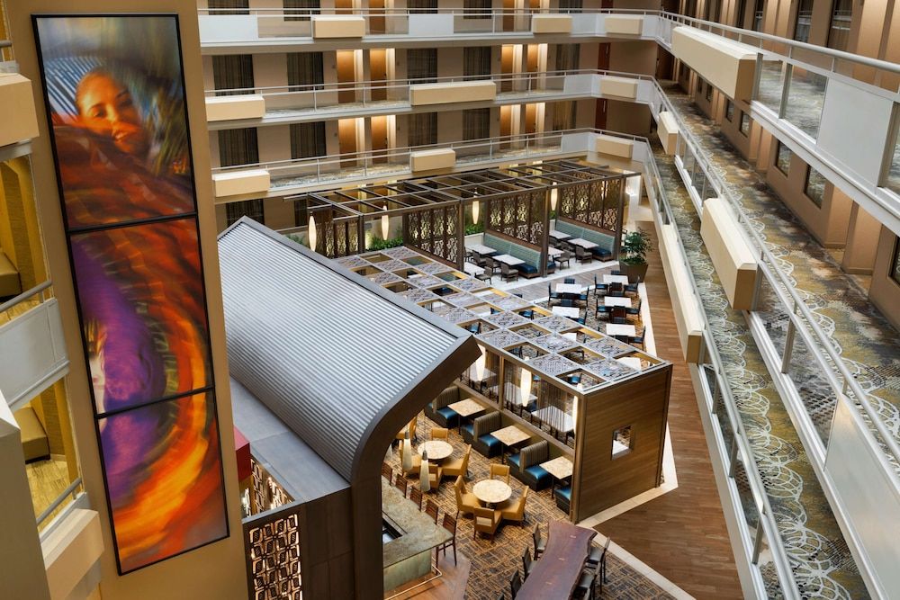 Embassy Suites by Hilton San Antonio Airport 2