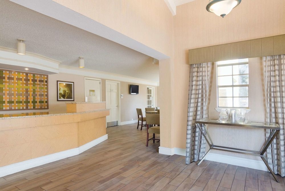 La Quinta Inn by Wyndham Denver Cherry Creek 2