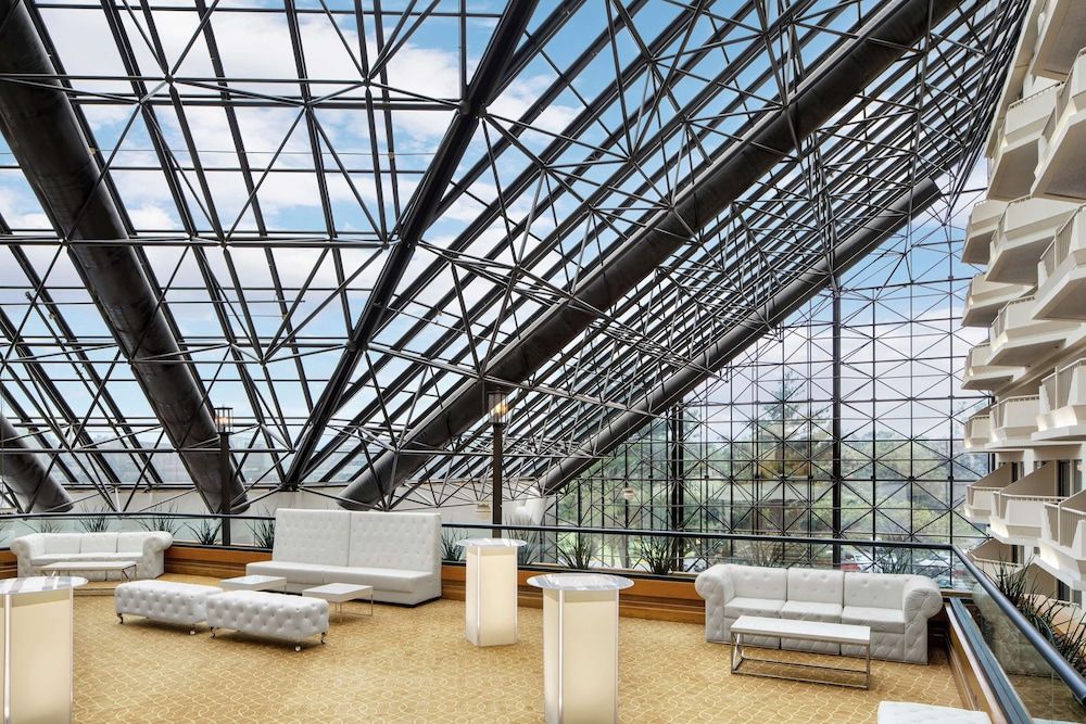 DoubleTree by Hilton Hotel Newark Airport 2