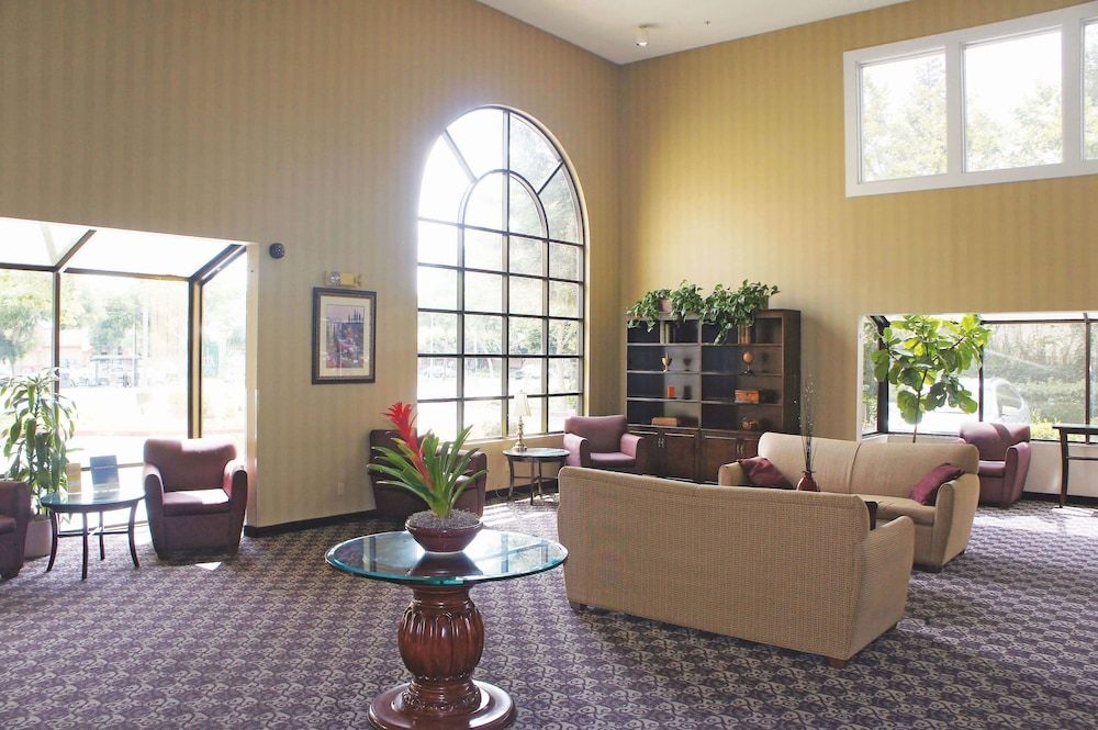 La Quinta Inn & Suites Hayward-Oakland Airport 2