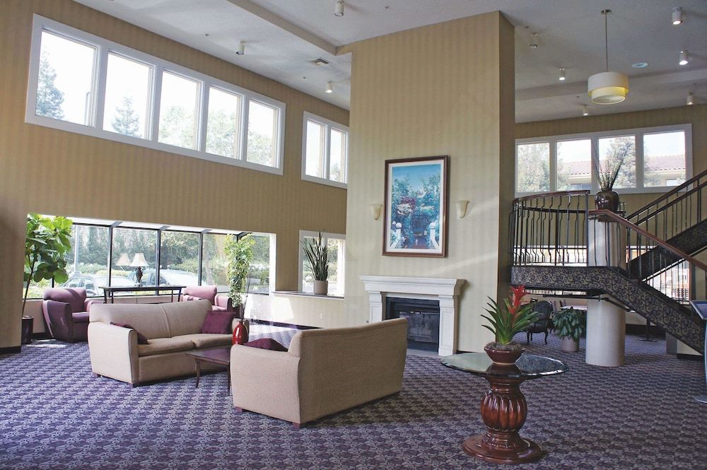 La Quinta Inn & Suites Hayward-Oakland Airport 3