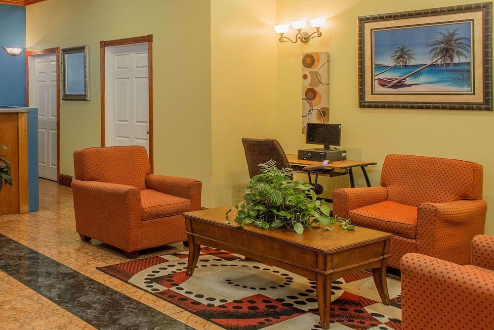 Days Inn by Wyndham Fort Myers 3