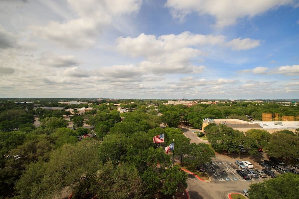 Renaissance Austin Hotel 3