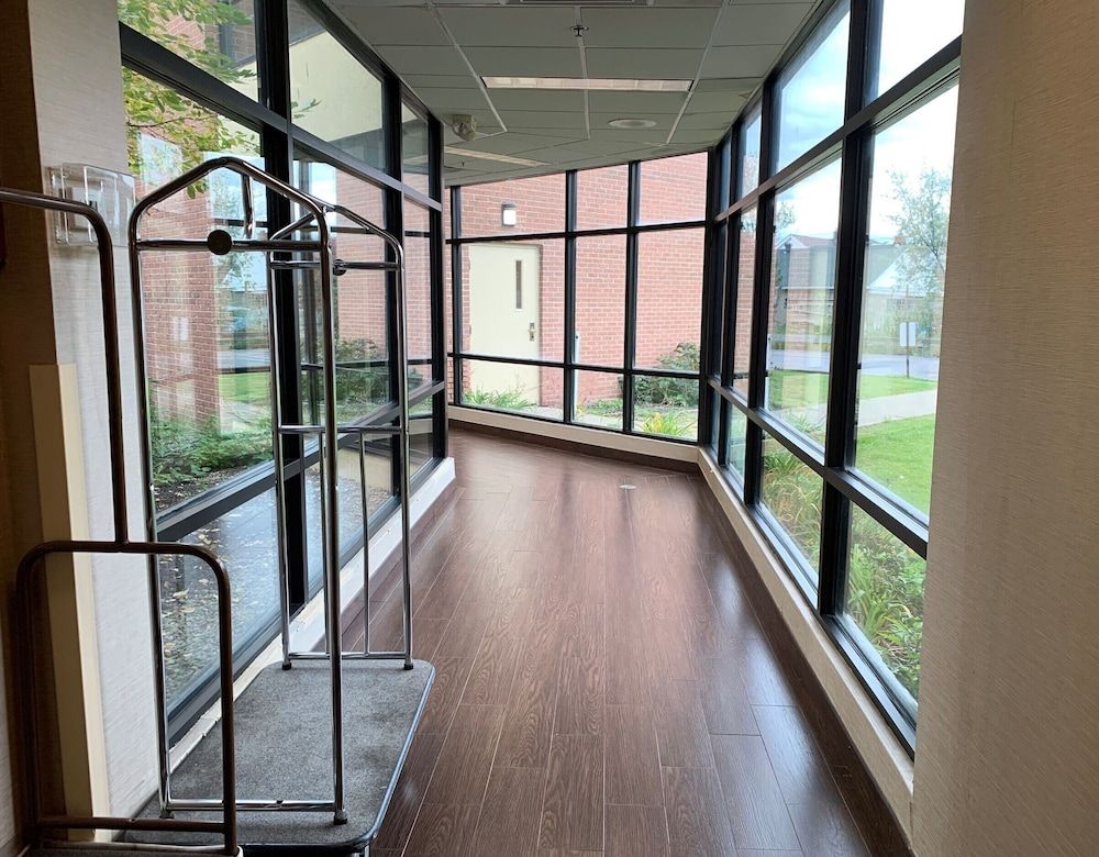 Townhouse Buffalo International Airport 2