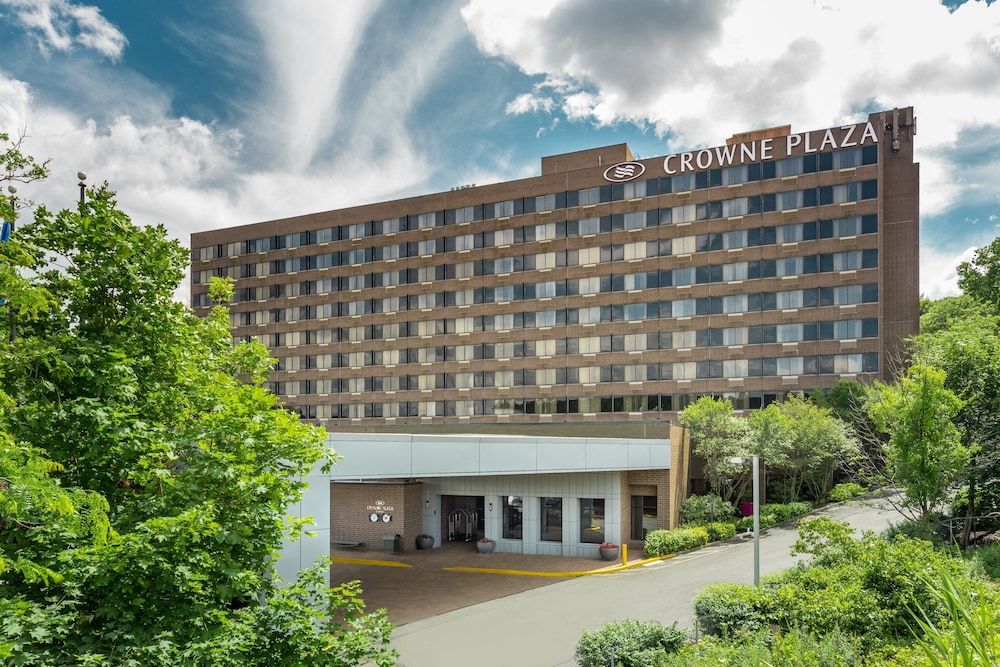 Crowne Plaza Danbury 1