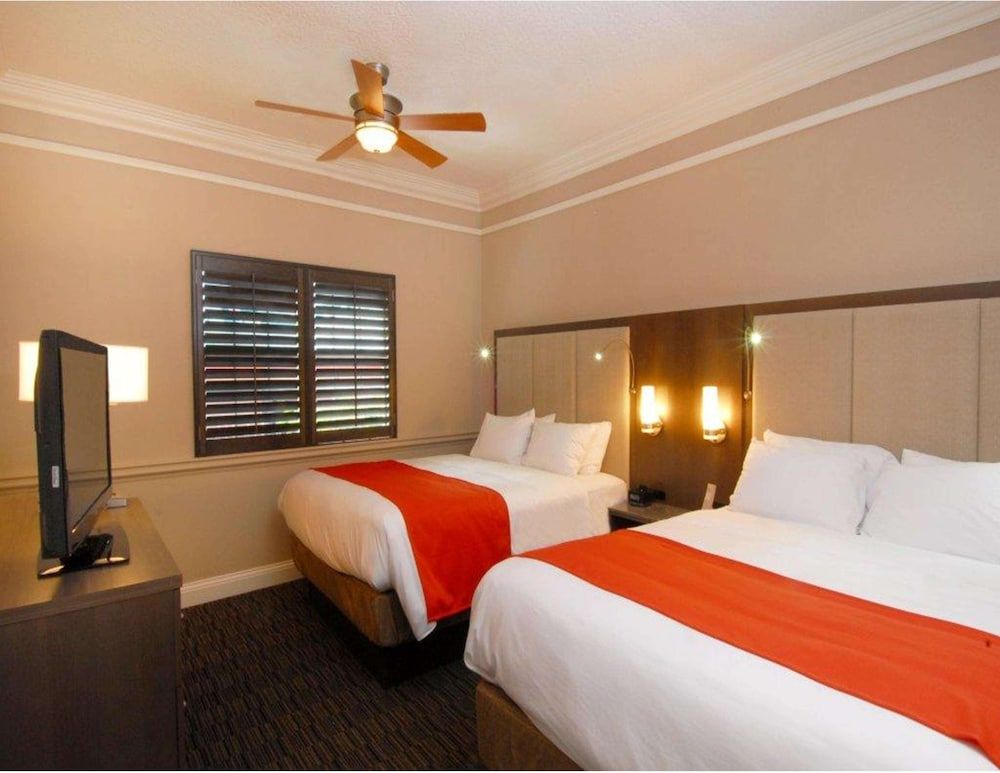 Hotel Resort at the Port 2