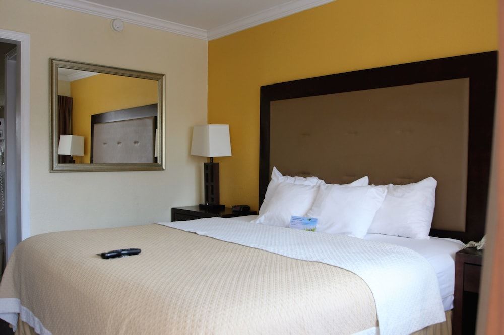 Days Inn by Wyndham Pensacola - Historic Downtown 3