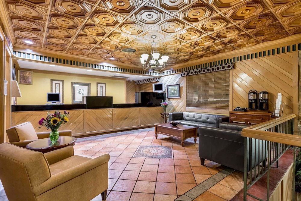 Days Inn by Wyndham Pensacola - Historic Downtown 2