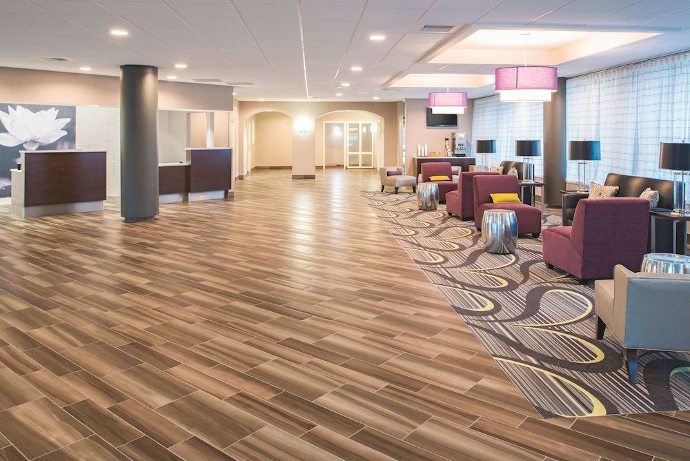 La Quinta Inn & Suites by Wyndham Tacoma - Seattle 2