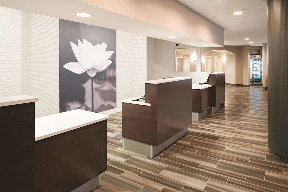 La Quinta Inn & Suites by Wyndham Tacoma - Seattle 3