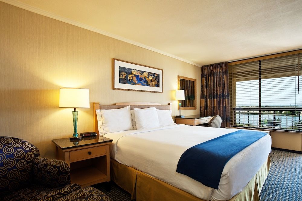 Holiday Inn Express at Monterey Bay 3