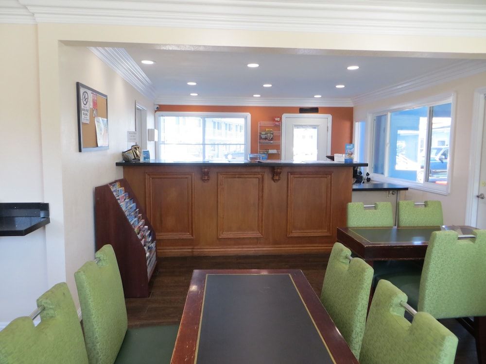 Surf City Inn & Suites 2