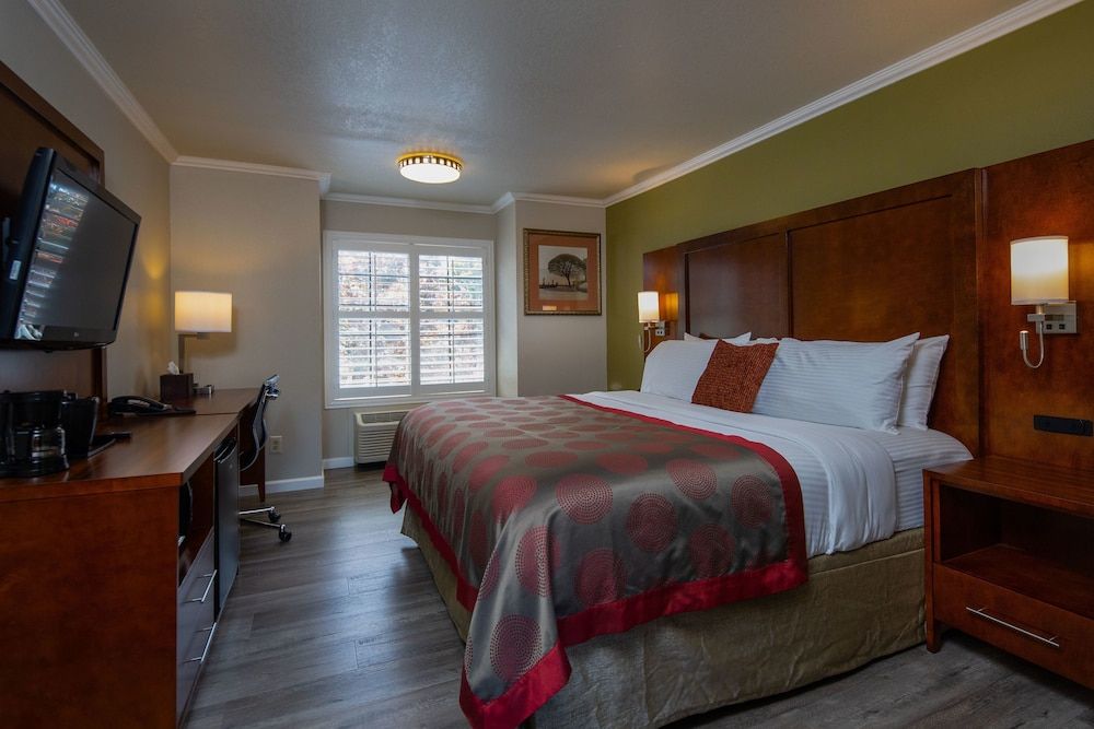 Ramada by Wyndham Mountain View 2