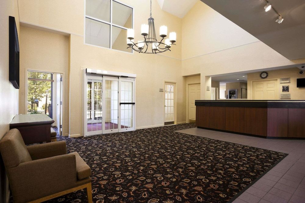 Hawthorn Suites by Wyndham Philadelphia Airport 2