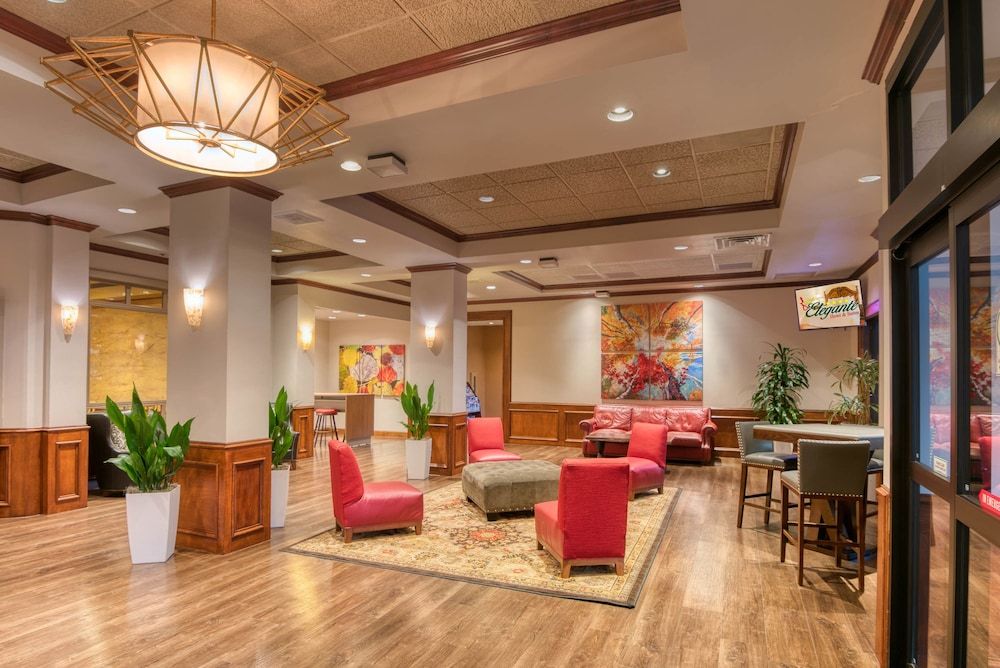 MCM Elegante Hotel & Suites Dallas 1